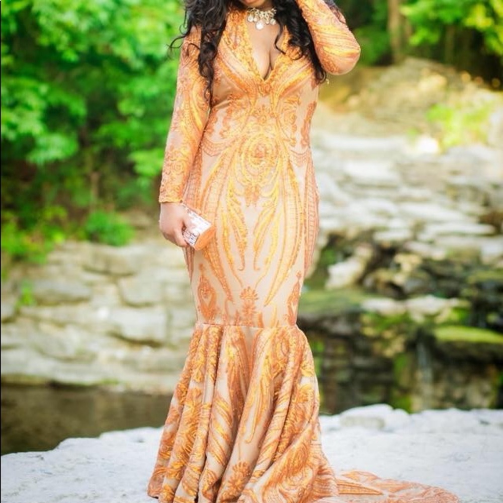 Custom-made mermaid backless formal gown